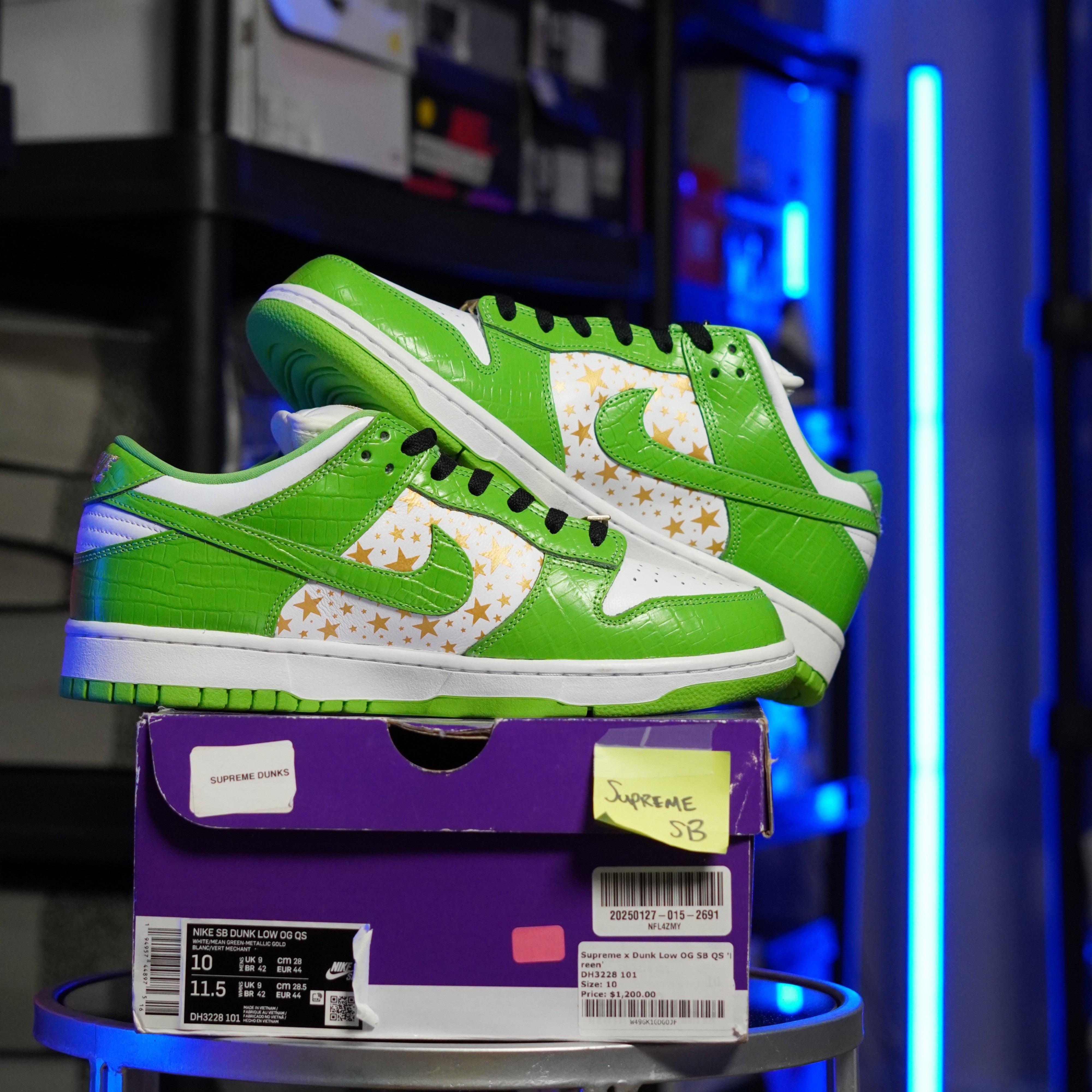 Supreme × Nike SB Dunk Low Green 27 Nike SB Dunk Low Supreme Stars Mean Green (2021