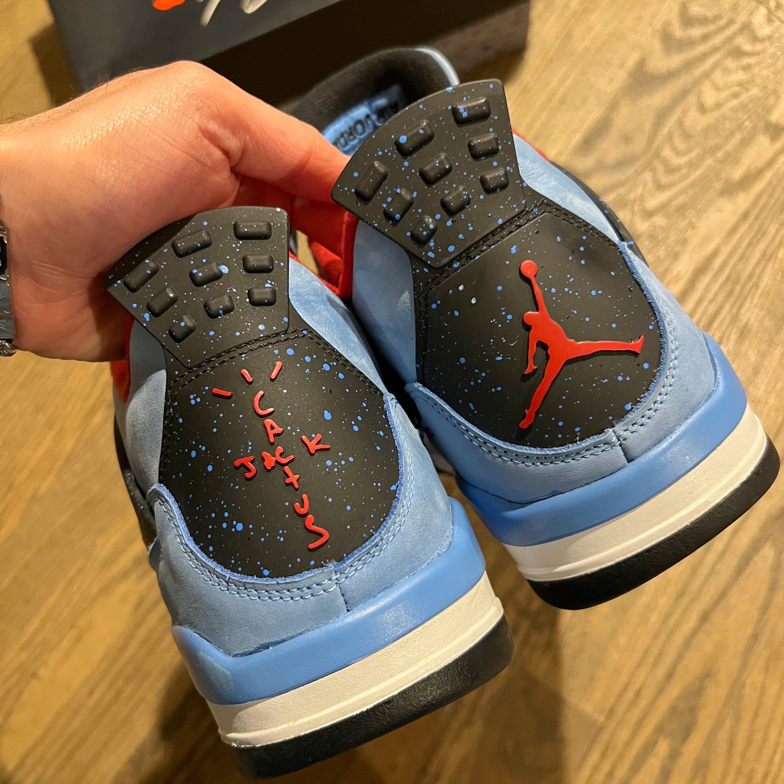 Jordan 4 travis scotts clearance